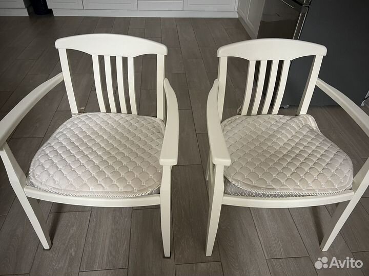 Продаеться 4 шикарных стула 6т за каждый