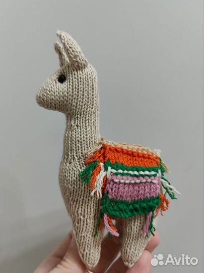 Вязаные игрушки ручной работы. Брелок. Лама