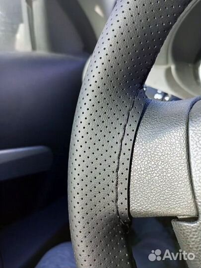 Оплетка на руль из эко-кожи перфорация со шнурком