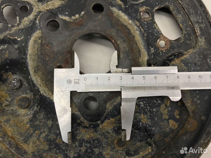 Щиток задний тормозного механизма Gran Move 2000 г