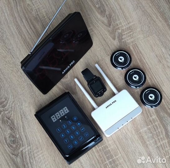 Кнопка вызова официанта в комллекте с часами табло