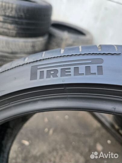 Pirelli P Zero PZ4 245/35 R21 96Y