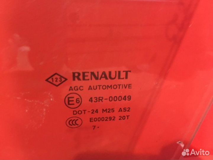 Стекло двери переднее левое Renault Laguna 3