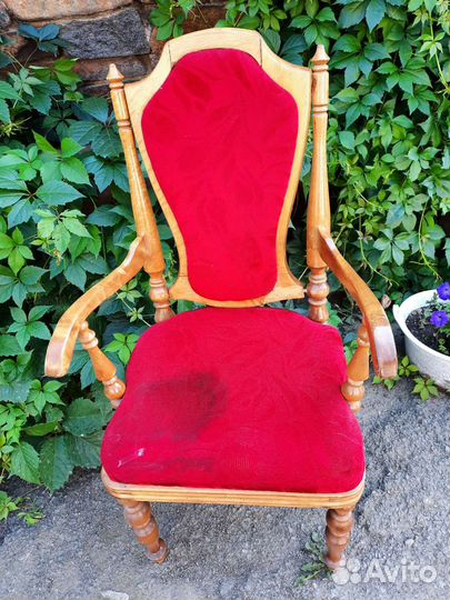 Мягкий стул со спинкой