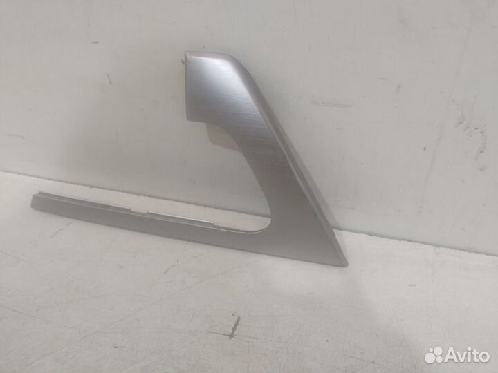 Накладка обшивки двери передняя правая Toyota Land