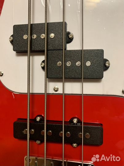 Бас гитара + аксессуар