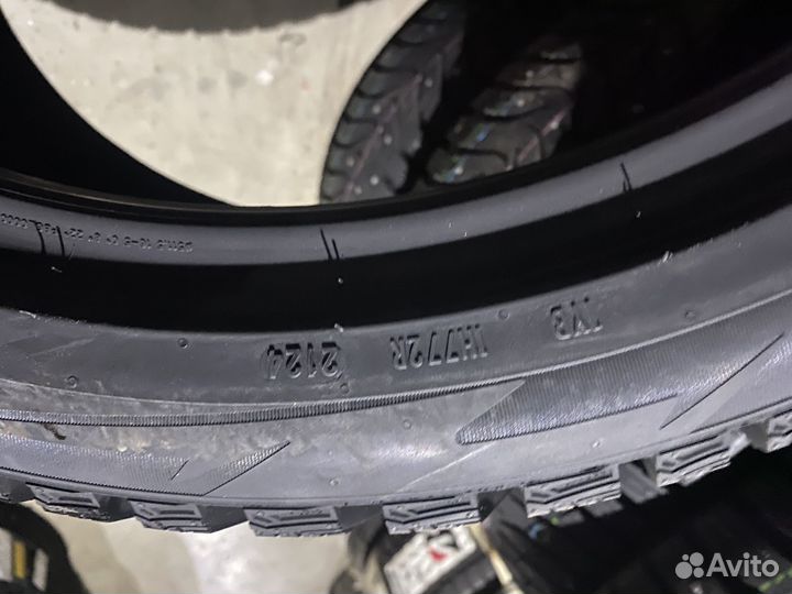 Pirelli Ice Zero 2 255/40 R20 101H