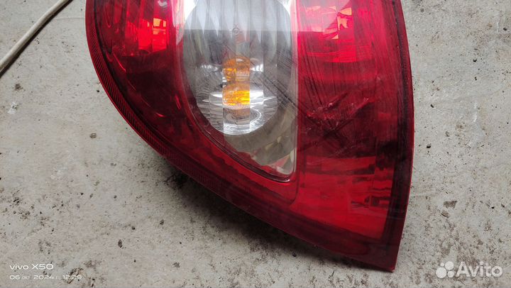 Задний левый фонарь Приора