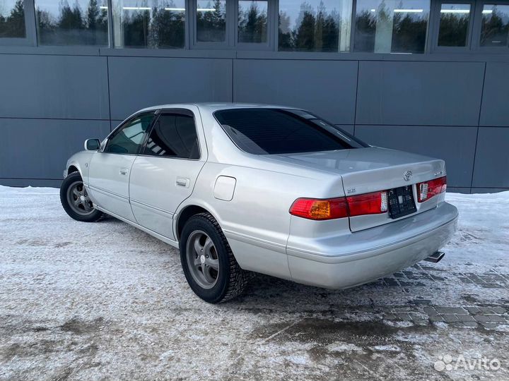 Toyota Camry 2.2 AT, 1999, 350 000 км