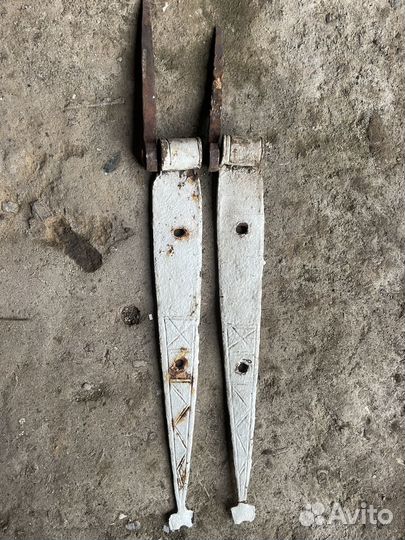 Кованые старинные амбарные петли