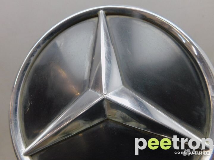 Б/У Эмблема б/у На решетку радиатора. Неб