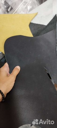 Натуральная кожа в кусочках