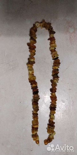Янтарные бусы и из малахита