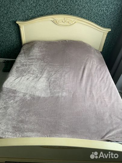 Кровать, шкаф, тумбы, зеркало фабрики Лазурит