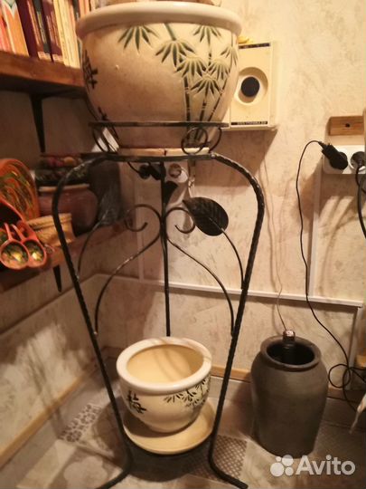 Подставка для цветов напольная металлическая