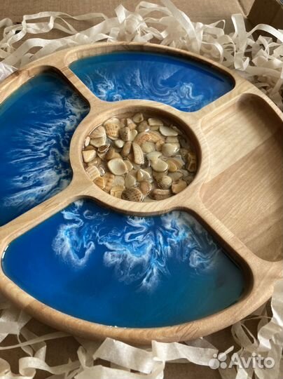 Менажница деревянная залита эпоксидной смолой