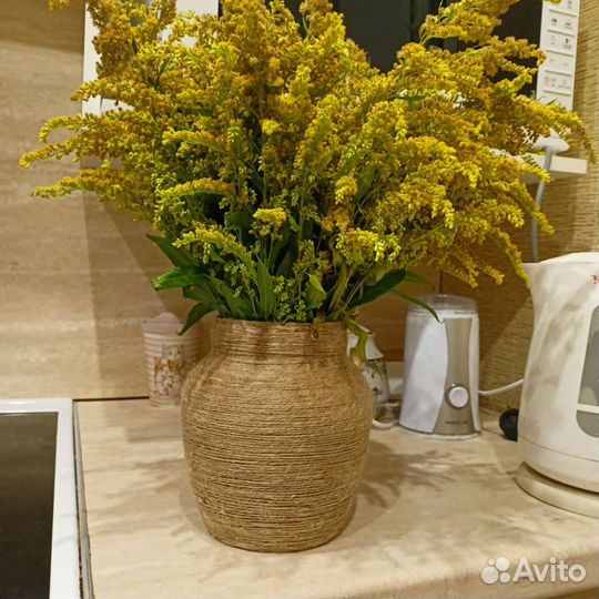 Плетёная из джута ваза под цветы и сухоцветы