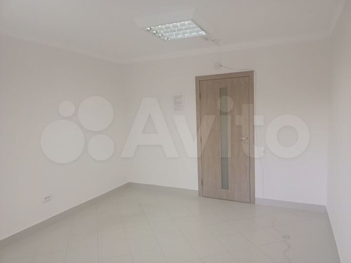 Склады 12.3, 25.4 м²