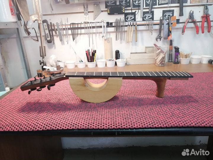 Ремонт гитар / гитарный мастер Омск