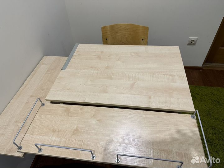 Школьная парта и стул