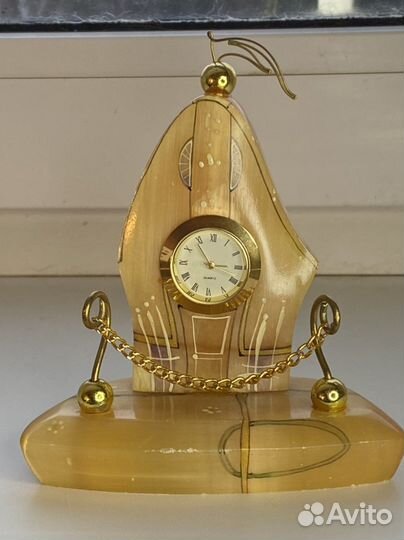 Часы из селенита