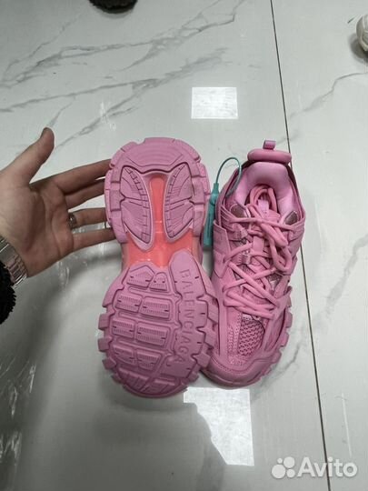 Balenciaga track 1 pink розовые на руках