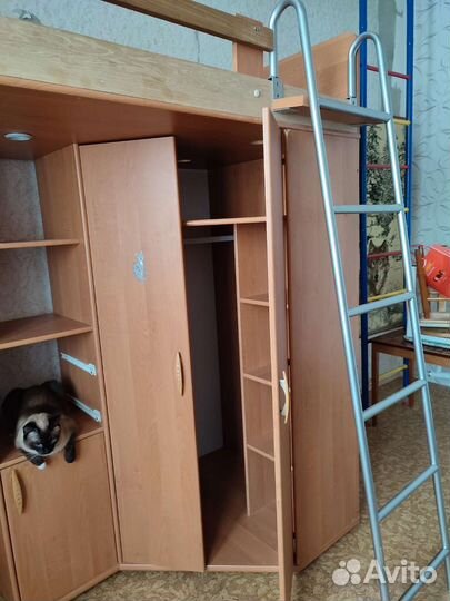 Детская кровать чердак бу со шкафом