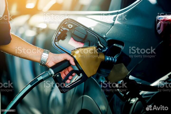 Заправщик на АЗС (Курская)