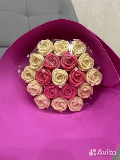 Букет из 13 шоколадных цветов (роз)