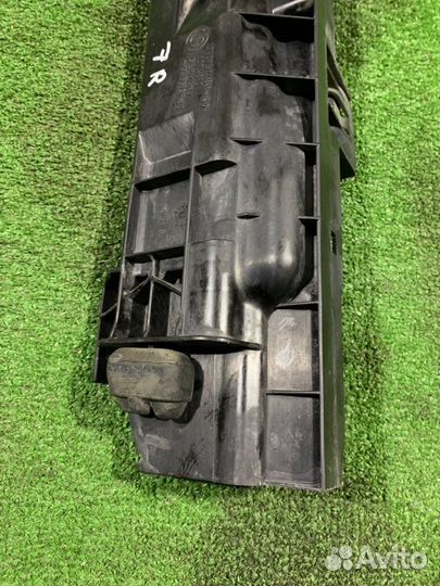 Кронштейн радиатора правый Bmw 1 E87 N52B30AF 2006