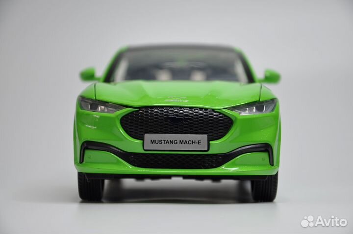 Модель автомобиля Ford Mustang Mach-E GT металл