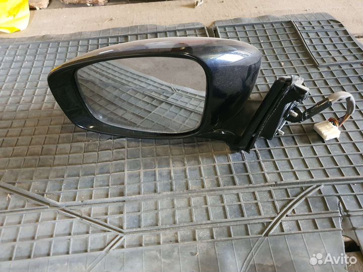 Зеркало заднего вида