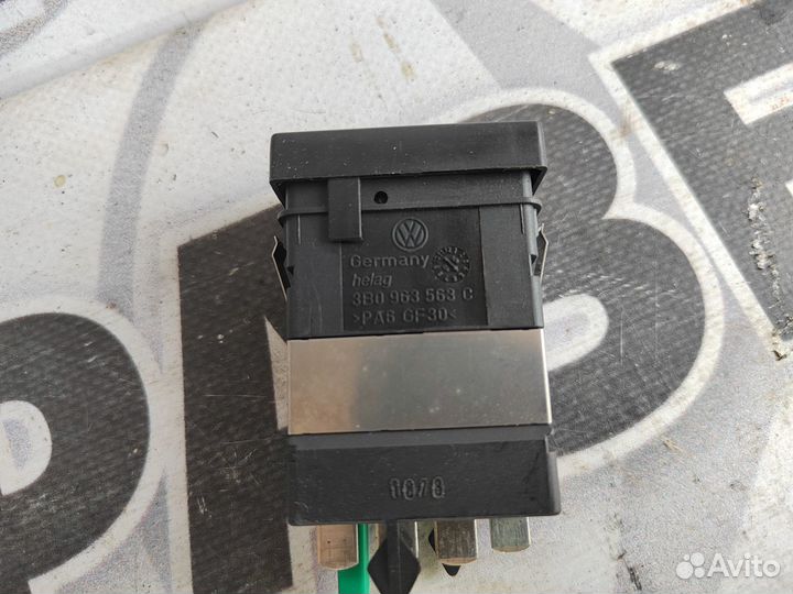 Кнопка подогрева сидений Volkswagen Passat B5