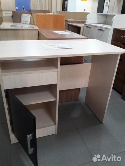 Стол компьютерный