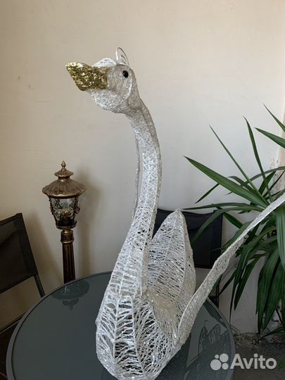 Фигурка лебедя