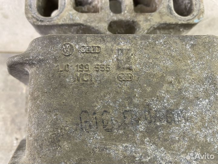 Подушка двигателя левая Skoda Octavia 1.6, 1.8,1.4