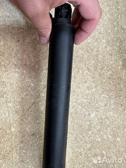 Амортизатор двери багажника cadillac, tahoe