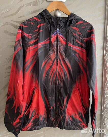 Sisley новая легкая ветровка