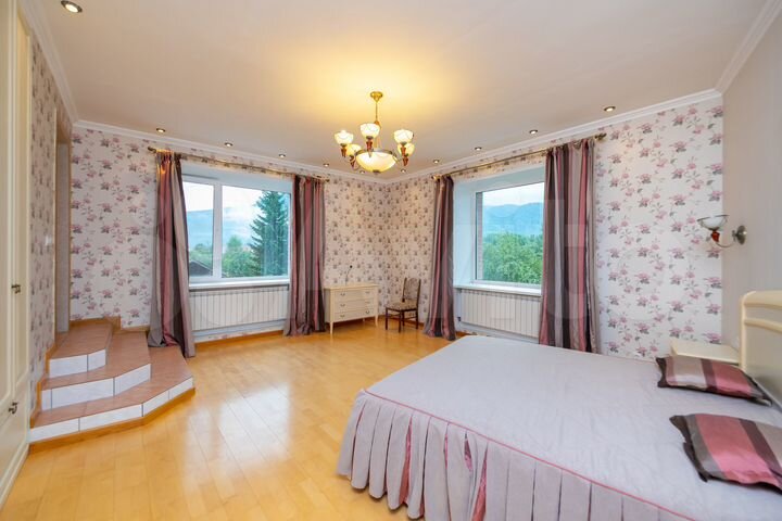 Коттедж 500 м² на участке 30 сот.