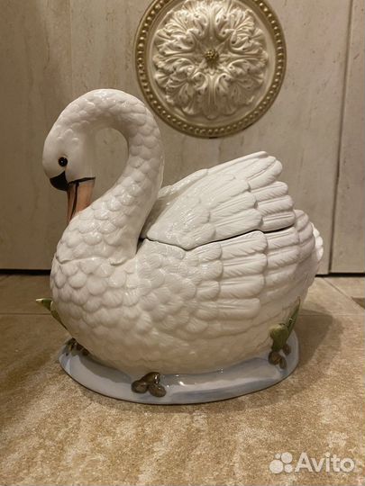 Шкатулка Лебедь фарфор