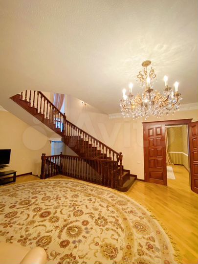 Дом 330 м² на участке 7,5 сот.