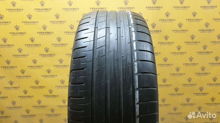 Goodyear UltraGrip Performance 215/55 R17 98W