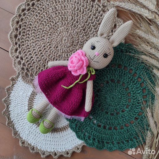 Вязаная мягкая игрушка Зайка ручной работы