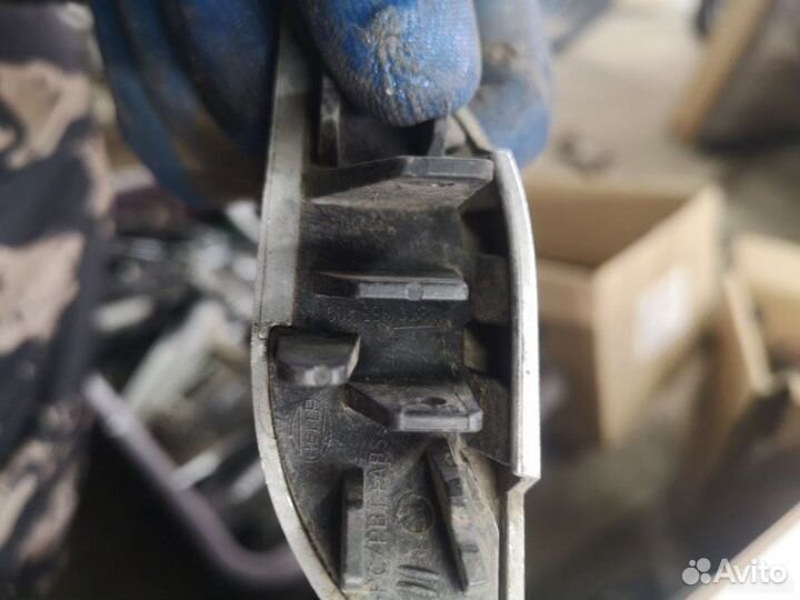 Крышка омывателя фары правая Skoda Superb