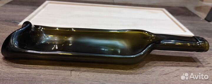 Тарелка бутылка на подносе