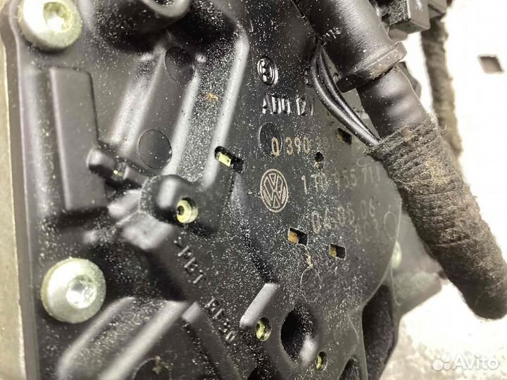 Моторчик стеклоочистителя задний Volkswagen Caddy