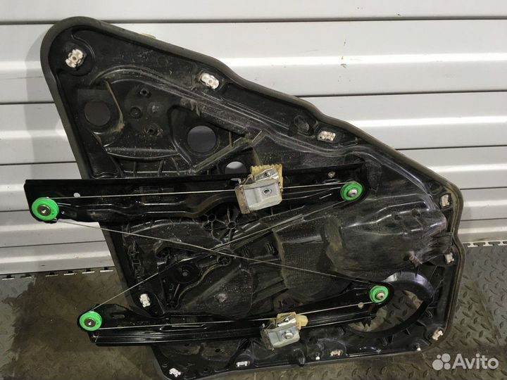 Стеклоподъемник электрический задний левый