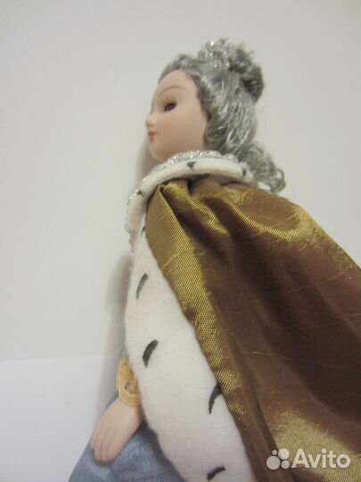 Фарфоровая кукла в образе Екатерины II. деагостини