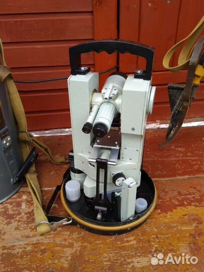 Теодолит 2Т5К.Тренога