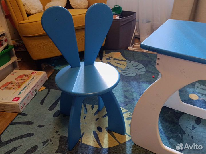 Детский стол со стулом